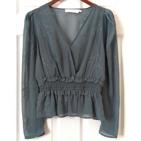ASTR Bohemian Floral Eyelet Embroidered Chiffon Long Sleeve Peplum Blouse Sage M - Picture 1 of 11